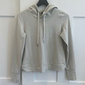 Vuori Essential Hoodie womens in dove heather grey size XS.